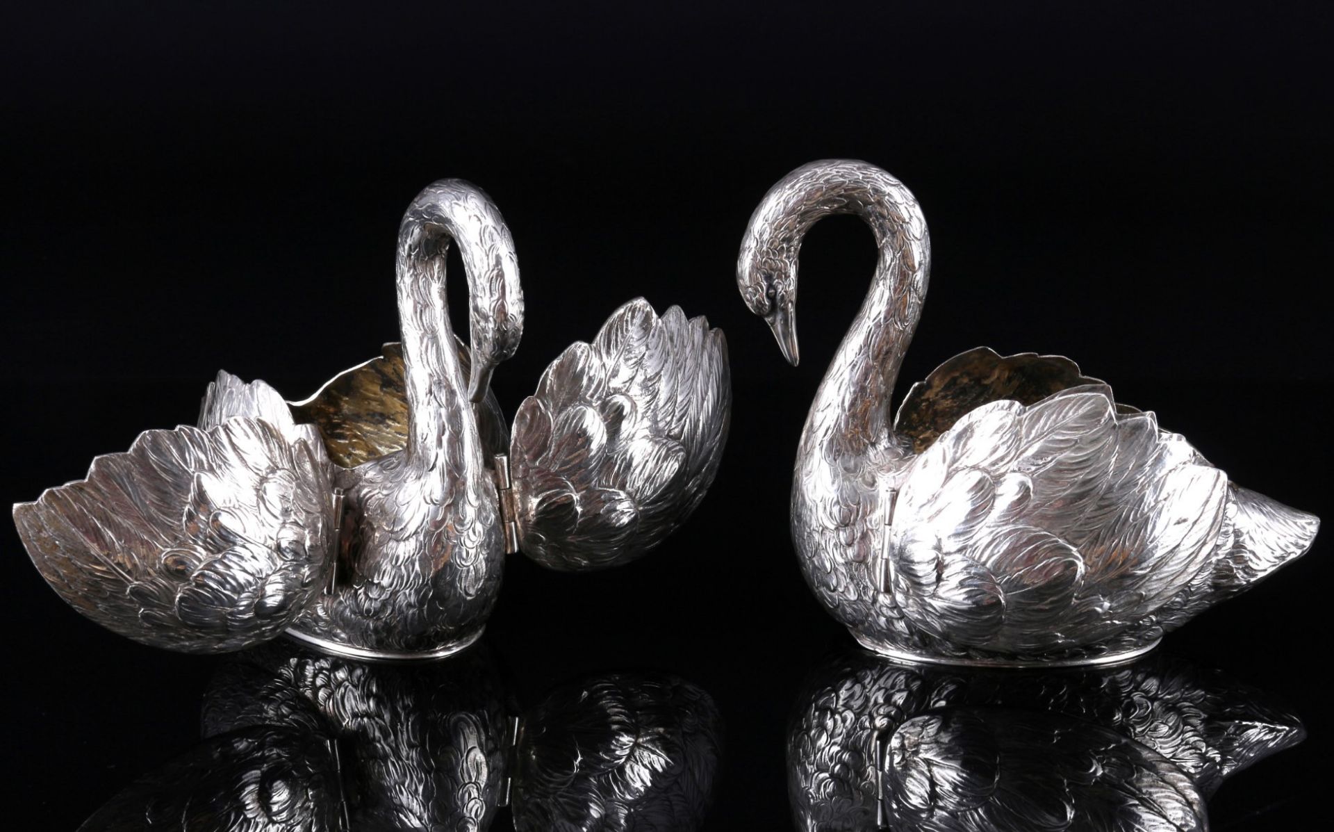 Schleissner & Söhne Hanau 830 silver pair of large swan bowls, Silber Tafelschmuck Schwäne,
