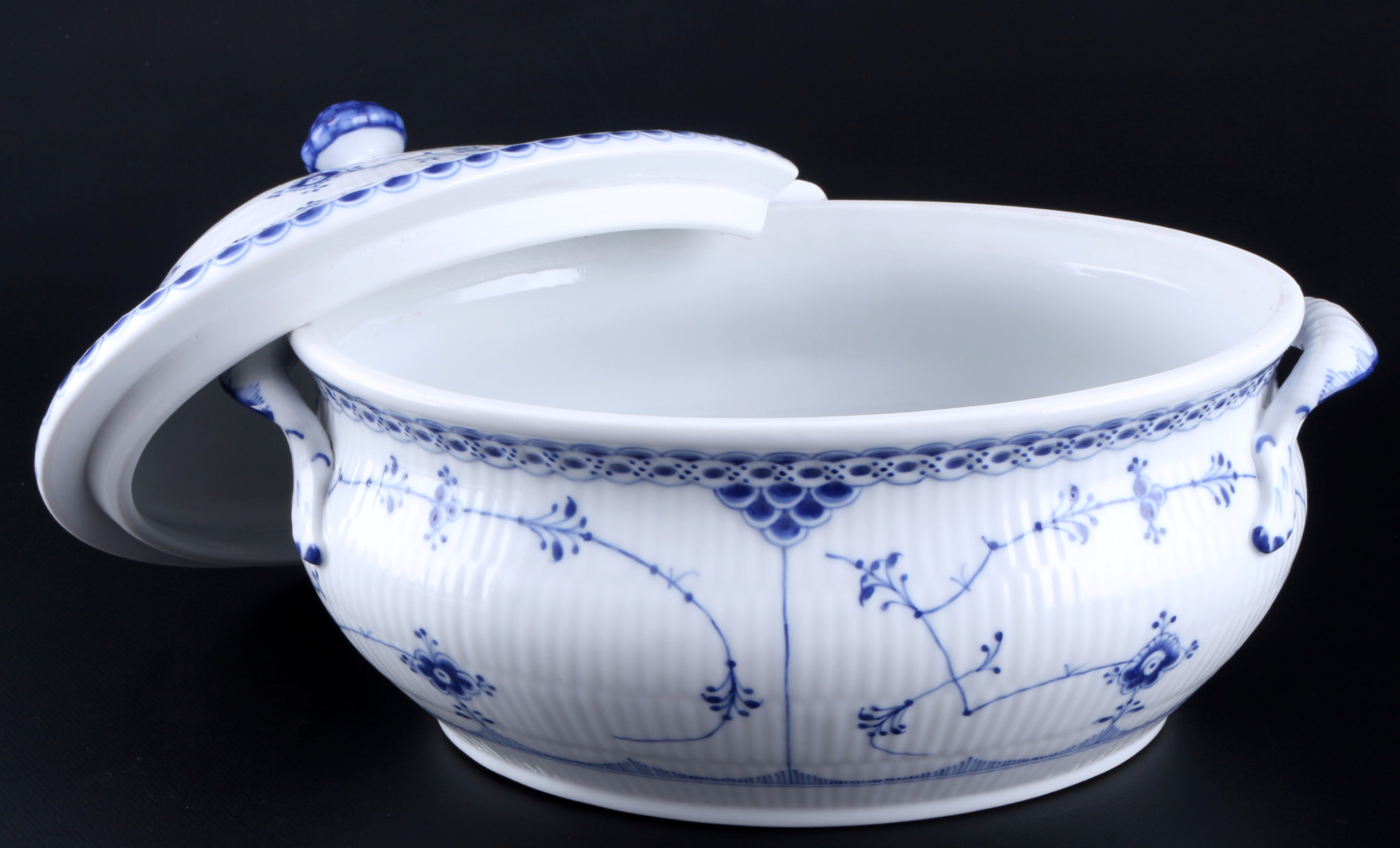 Royal Copenhagen Musselmalet large tureen with platter, große Deckelterrine mit Platte, - Image 3 of 5