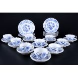 Meissen Zwiebelmuster 5 Kaffeegedecke und 5 Teegedecke, coffee and tea cups with dessert plates,