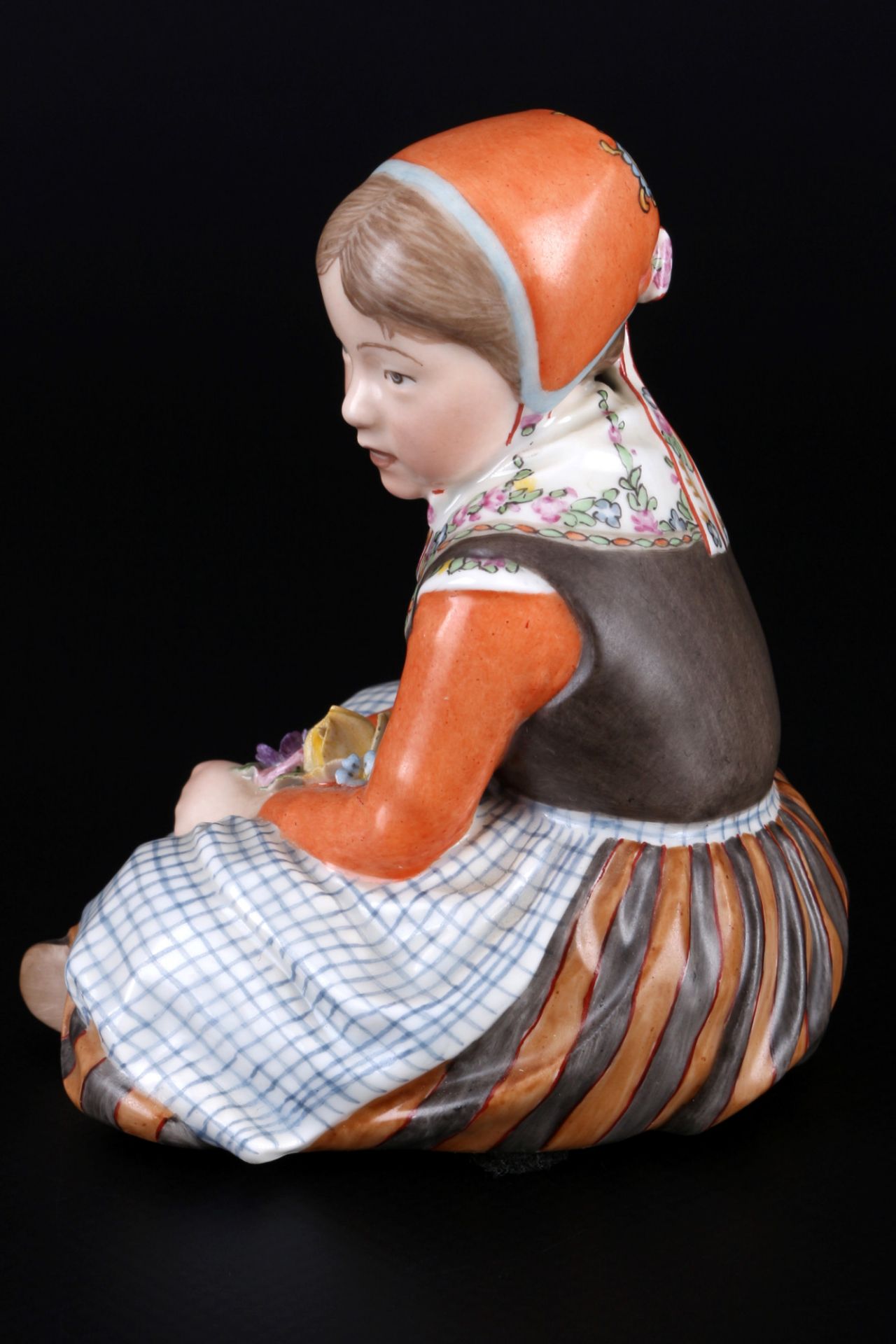 Royal Copenhagen national costume Fyn girl 1st choice, Trachtenkind Fünen, - Image 2 of 5