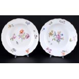 Meissen 18. Jahrhundert Blumenbukett 2 Speiseteller, dinner plates 18th century,