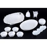 Meissen Weiß 11-teiliges Porzellan mit Reliefdekor, 11-piece porcelain white with relief,