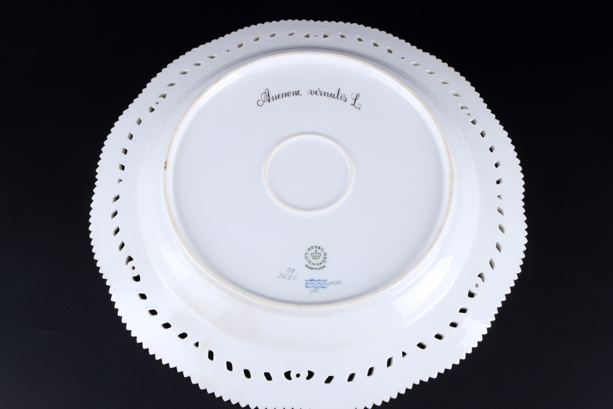 Royal Copenhagen Flora Danica large splendor plate 3527 1st choice, großer Prunkteller, - Image 3 of 3