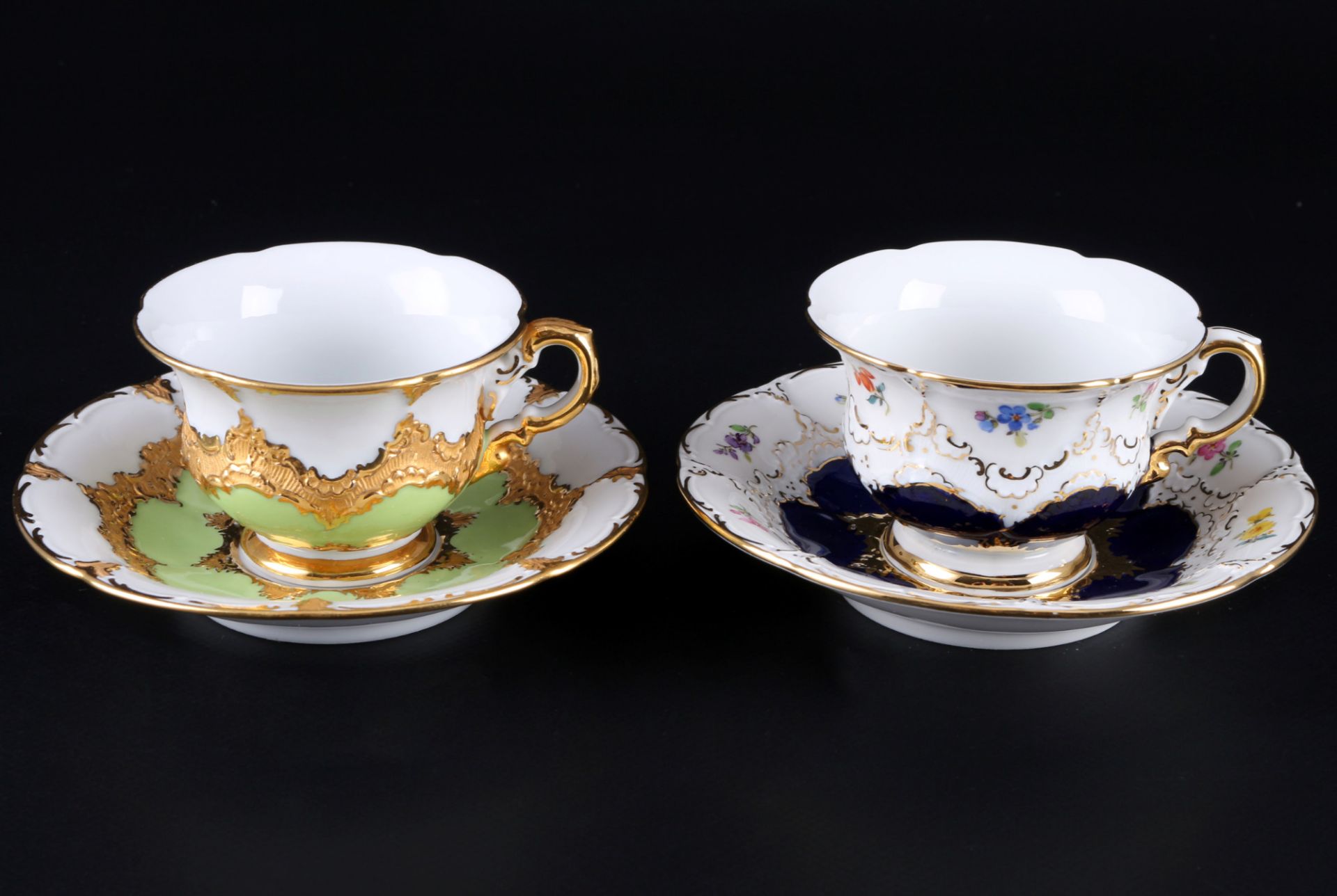 Meissen B-Form grün / Streublümchen kobaltblau 2 Mokkatassen, mocha coffee cups,