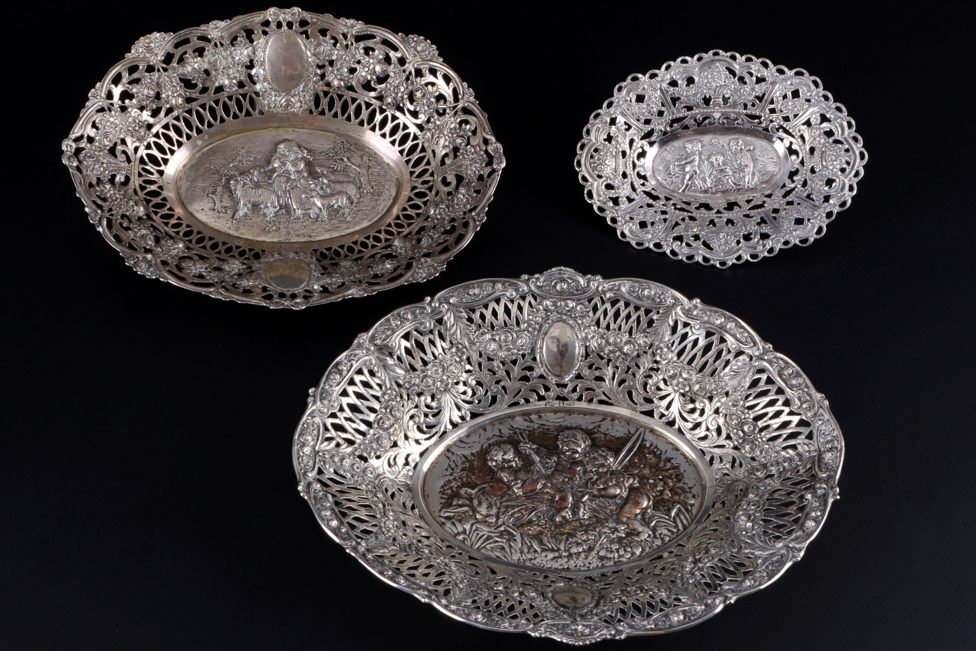 800 / 835 silver 3 cutwork bowls with cherub and shephard sceneries, Silber Durchbruchschalen,