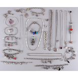 25-teiliges 925 Silberschmuck Lot, u.a. Pandora, Thomas Sabo & Tiffany Co., silver jewelry,