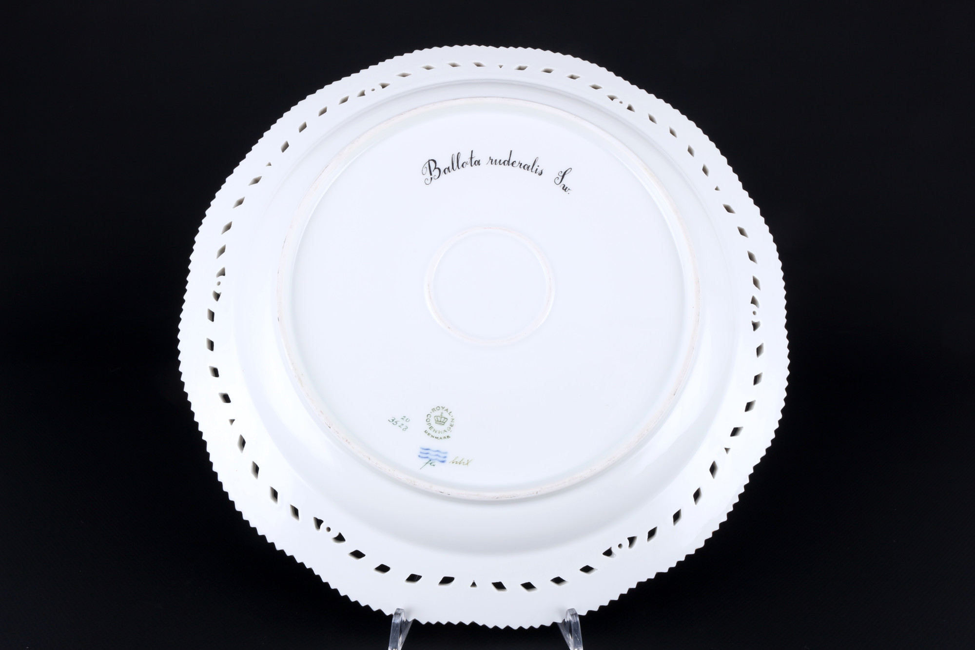 Royal Copenhagen Flora Danica large splendor plate 3528 1st choice, große Prunkplatte, - Image 3 of 3