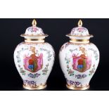 Großes Paar Deckelvasen Compagnie des Indes, pair of lidded vases,