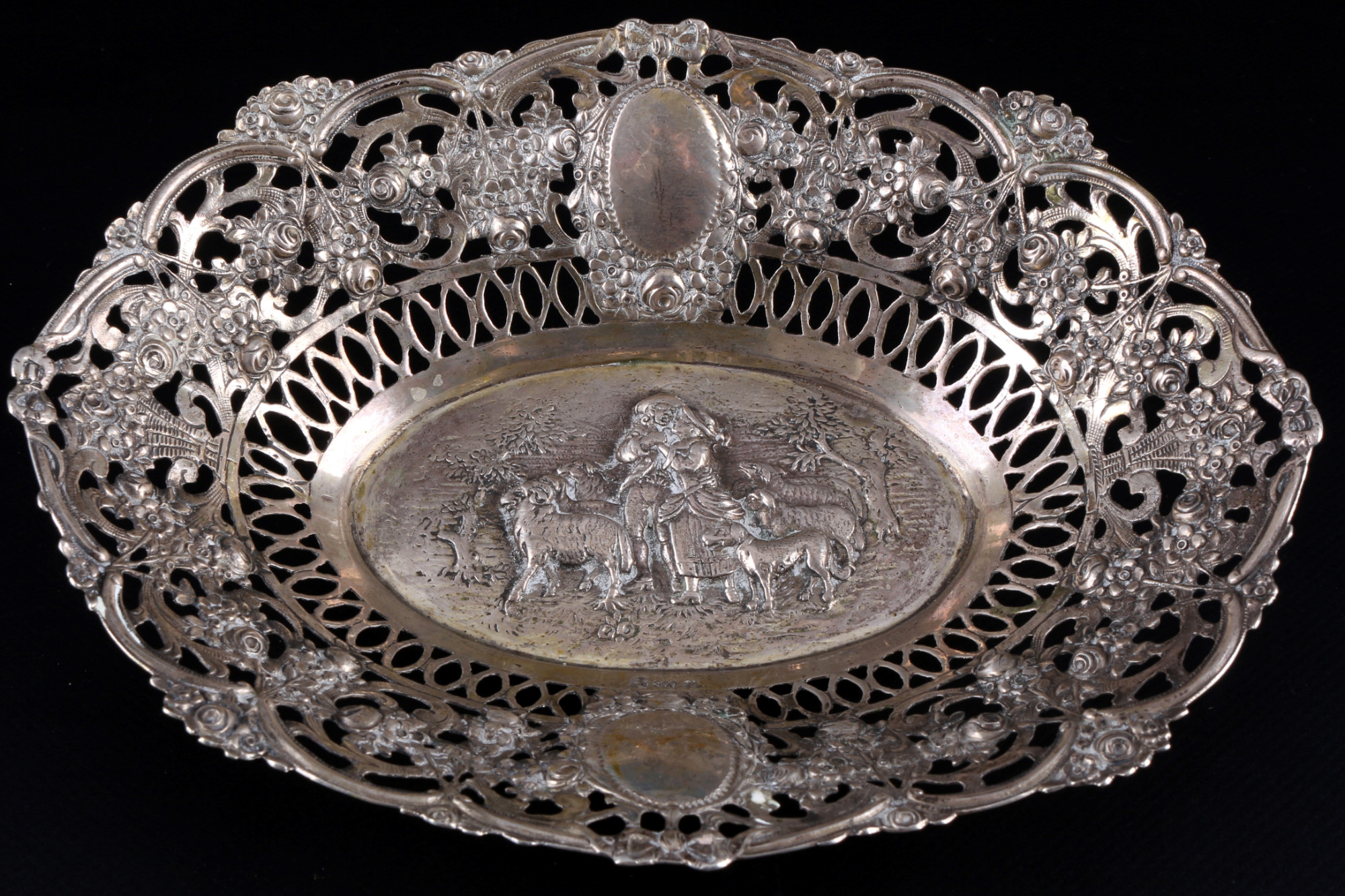 800 / 835 silver 3 cutwork bowls with cherub and shephard sceneries, Silber Durchbruchschalen, - Image 3 of 5