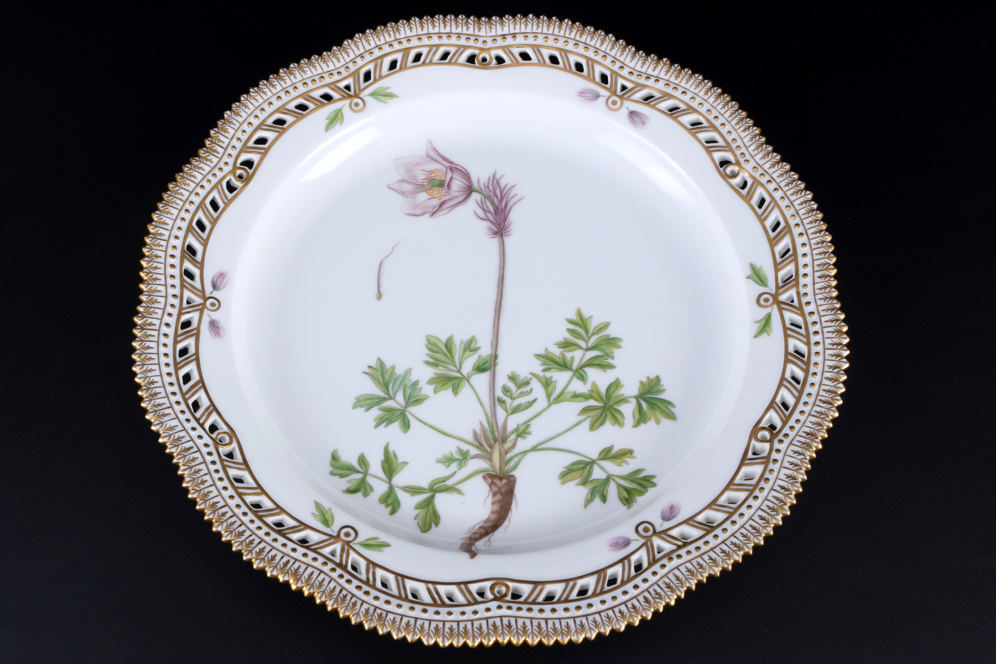 Royal Copenhagen Flora Danica large splendor plate 3527 1st choice, großer Prunkteller,