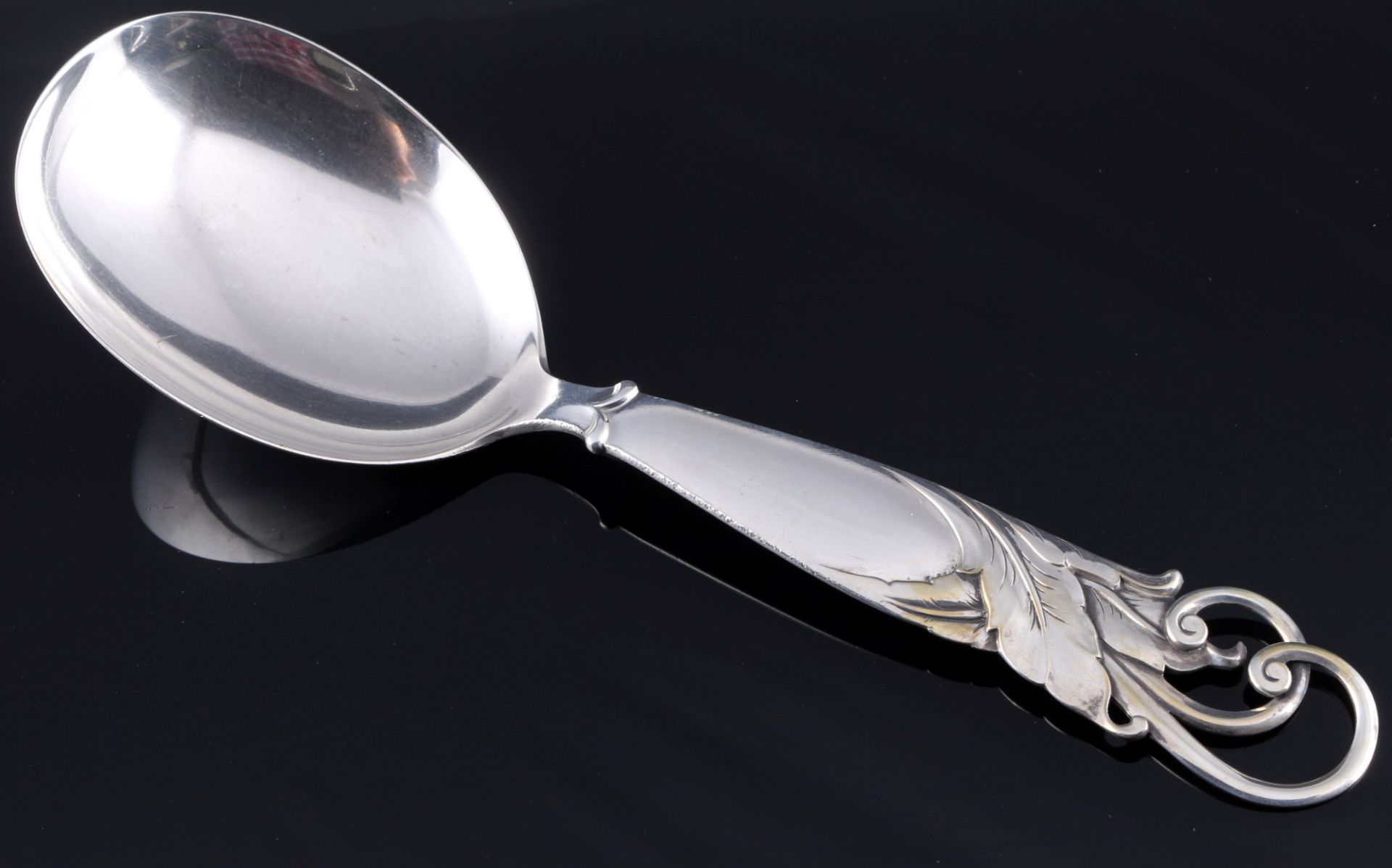 Dänemark 830 Silber Vorlegelöffel mit Blattdekor, Johannes Siggaard, danish silver serving spoon, - Bild 2 aus 4
