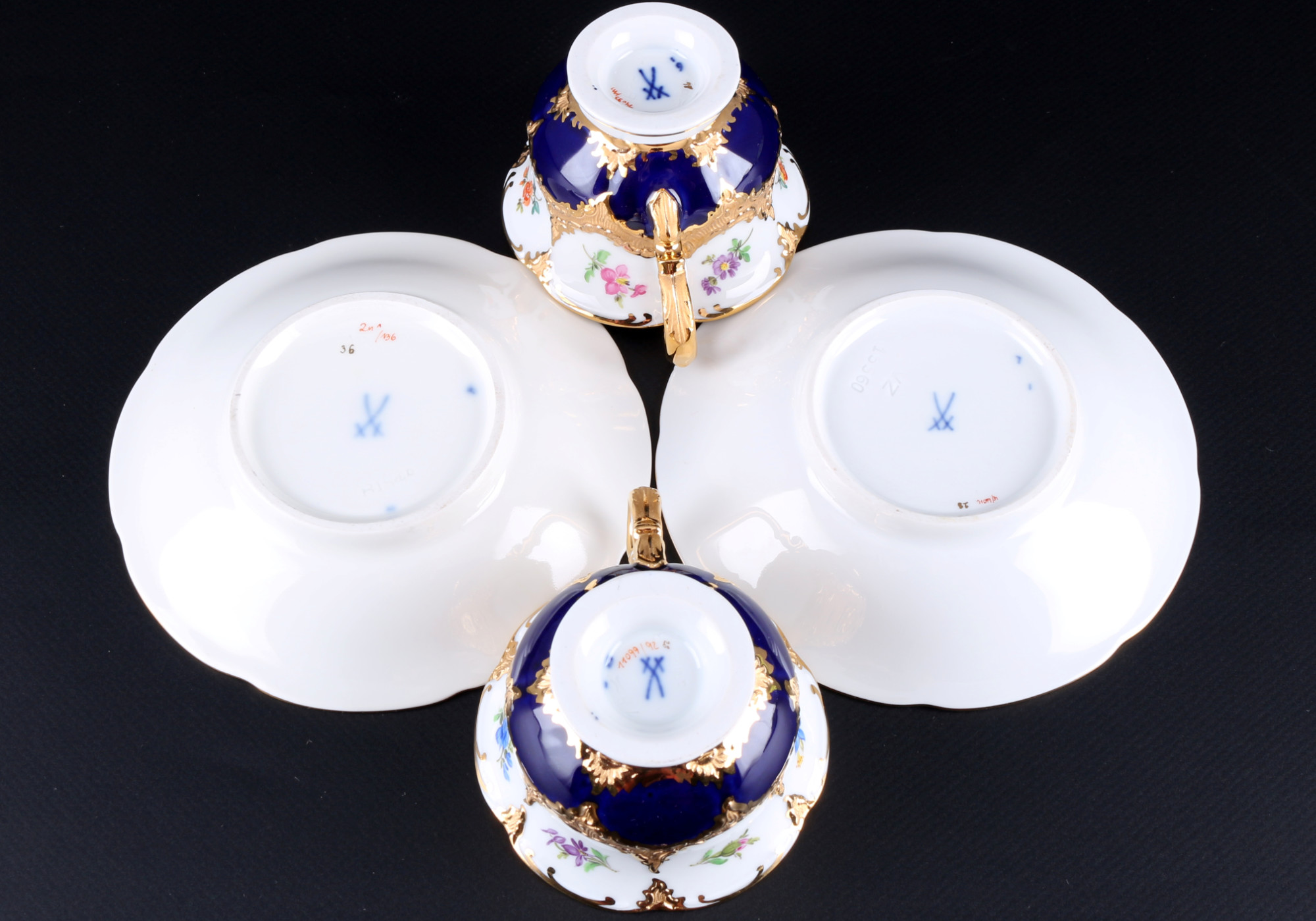 Meissen B-Form Strewn Flowers royal blue 2 mocha coffee cups with saucers, Mokkatassen, - Image 4 of 4