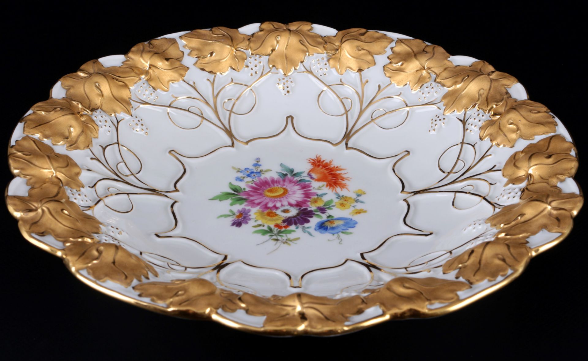 Meissen Flower Bouquet splendor plate with ivy relief 1st choice, Prunkschale 1.Wahl, - Image 2 of 3