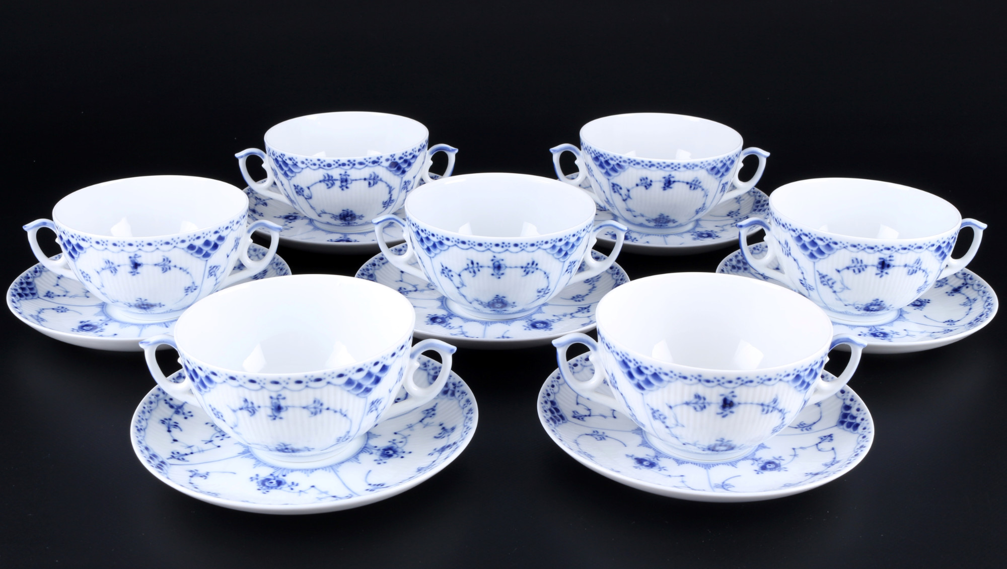 Royal Copenhagen Musselmalet 7 soup cups with saucers, Suppentassen,