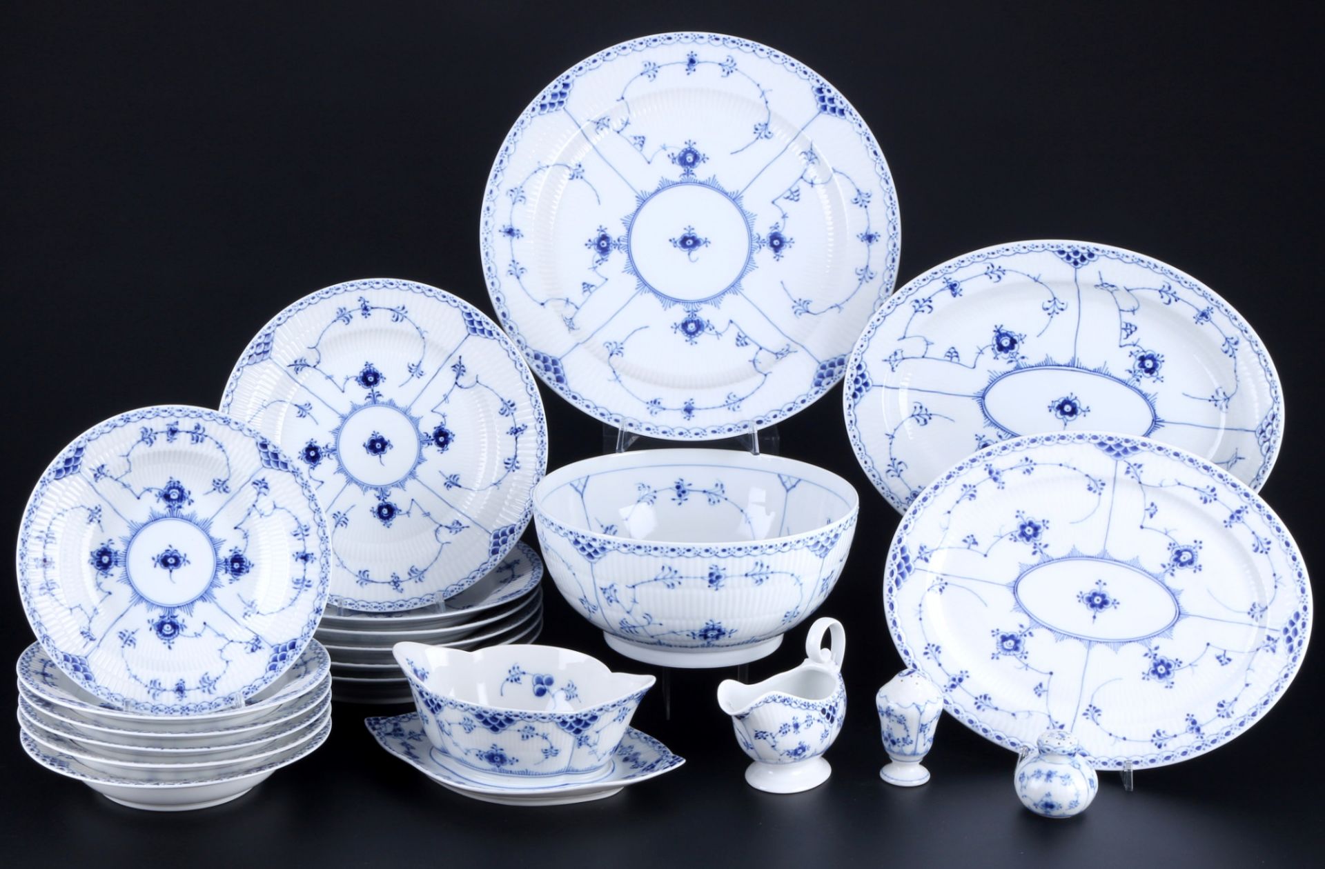 Royal Copenhagen Musselmalet dinner service for 6 persons, Speiseservice für 6 Personen,