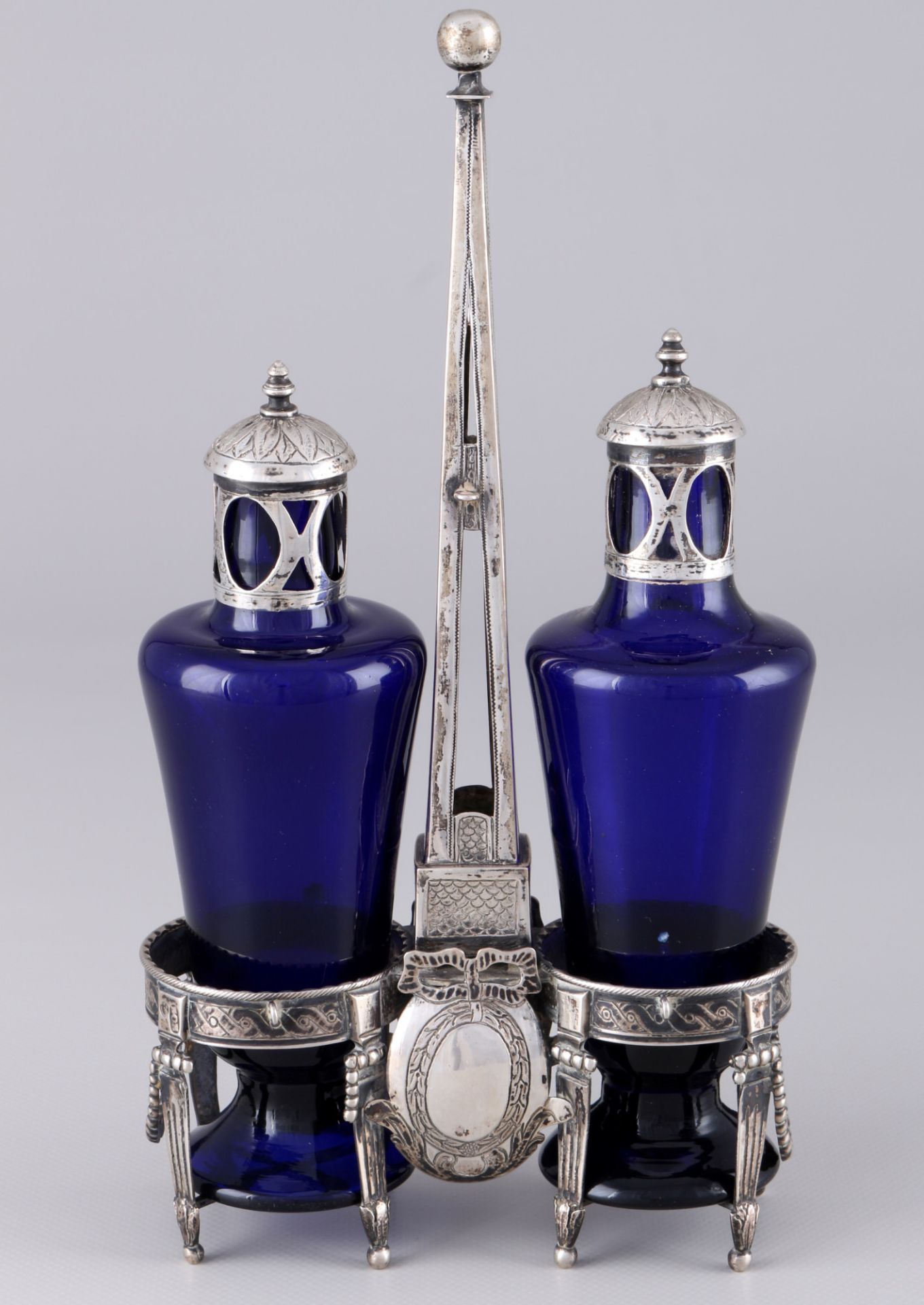 Silver vinegar and oil stand 19th century, Silber 19. Jahrhundert Menage mit Essig und Öl, - Image 3 of 5