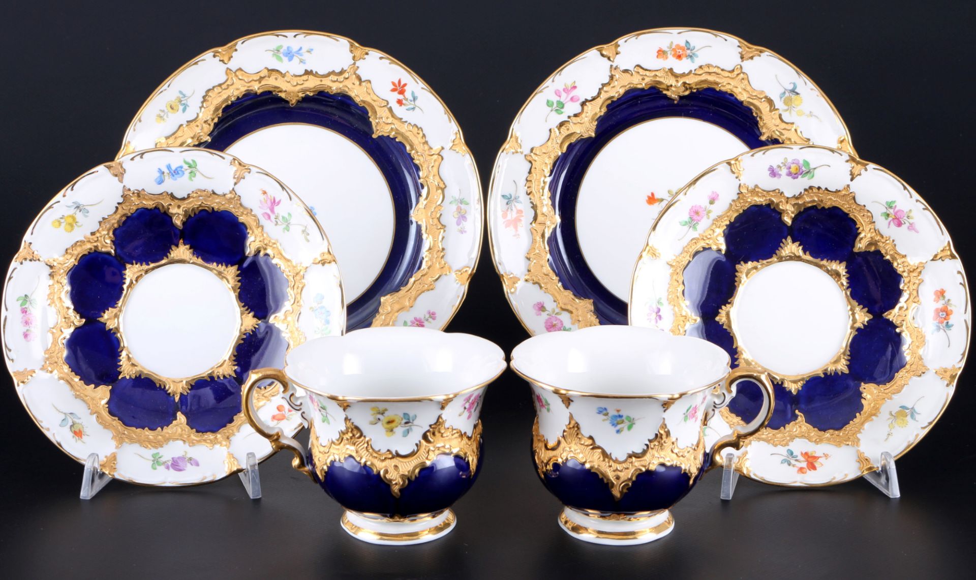 Meissen B-Form Strewn Flowers royal blue 2 coffee cups with dessert plates, Kaffeegedecke,