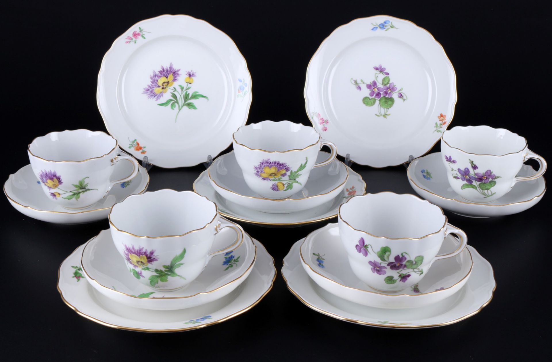 Meissen Blume 5 Kaffeegedecke, coffee cups with dessert plates,