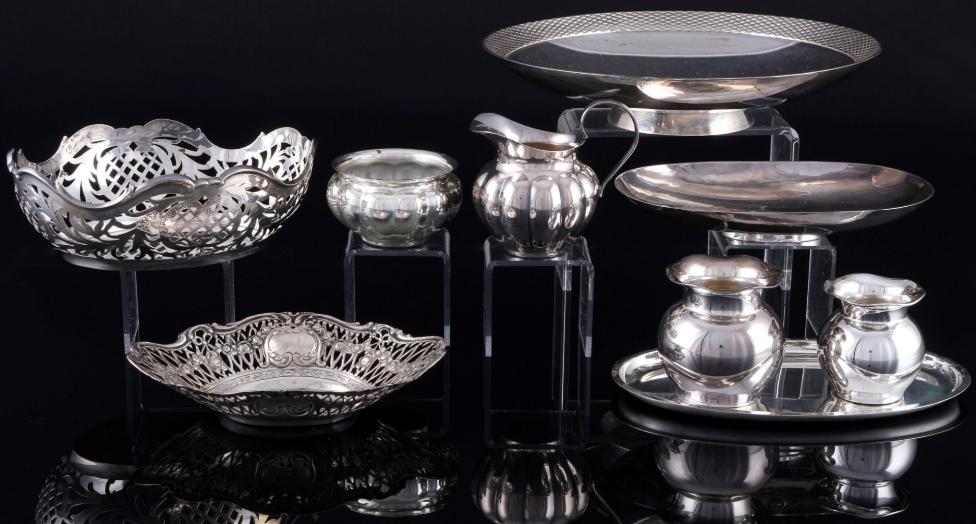 835 - 925 Silber 9-teiliges Konvolut, u.a. Schalen und Vasen, 9-piece silver lot,