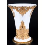 Meissen Prunkvase goldstaffiertes Reliefdekor, splendor vase gold staffed relief,