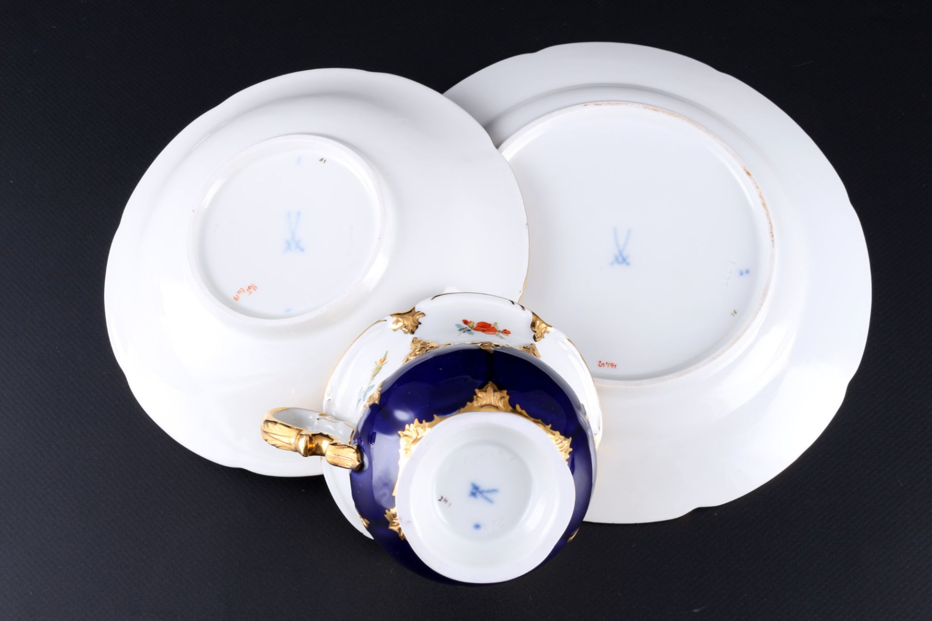 Meissen B-Form Streublümchen kobaltblau 2 Kaffeegedecke, coffee cups with dessert plates, - Bild 5 aus 5