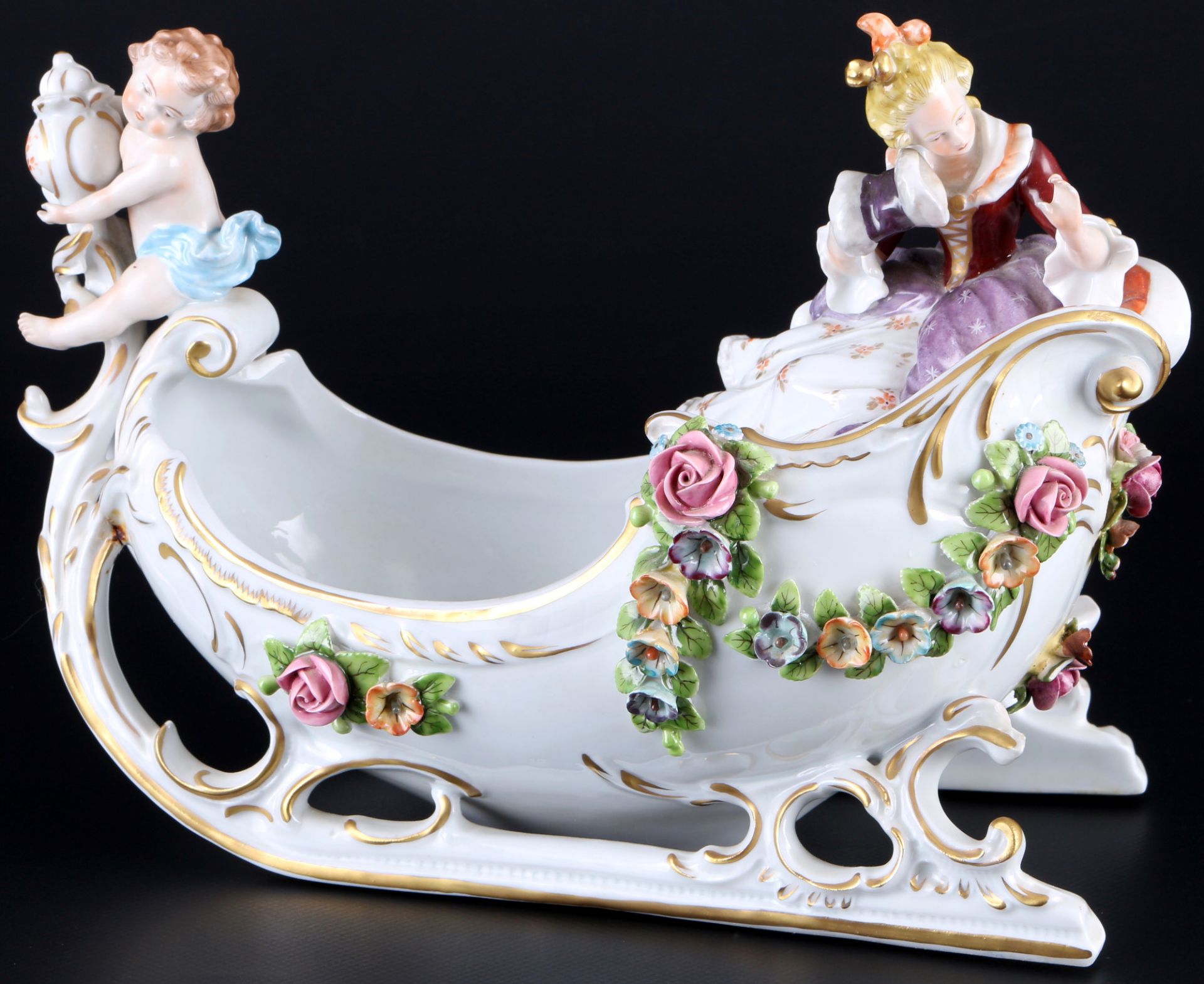 Sitzendorf Schlitten-Jardiniere, figural sled jardiniere,