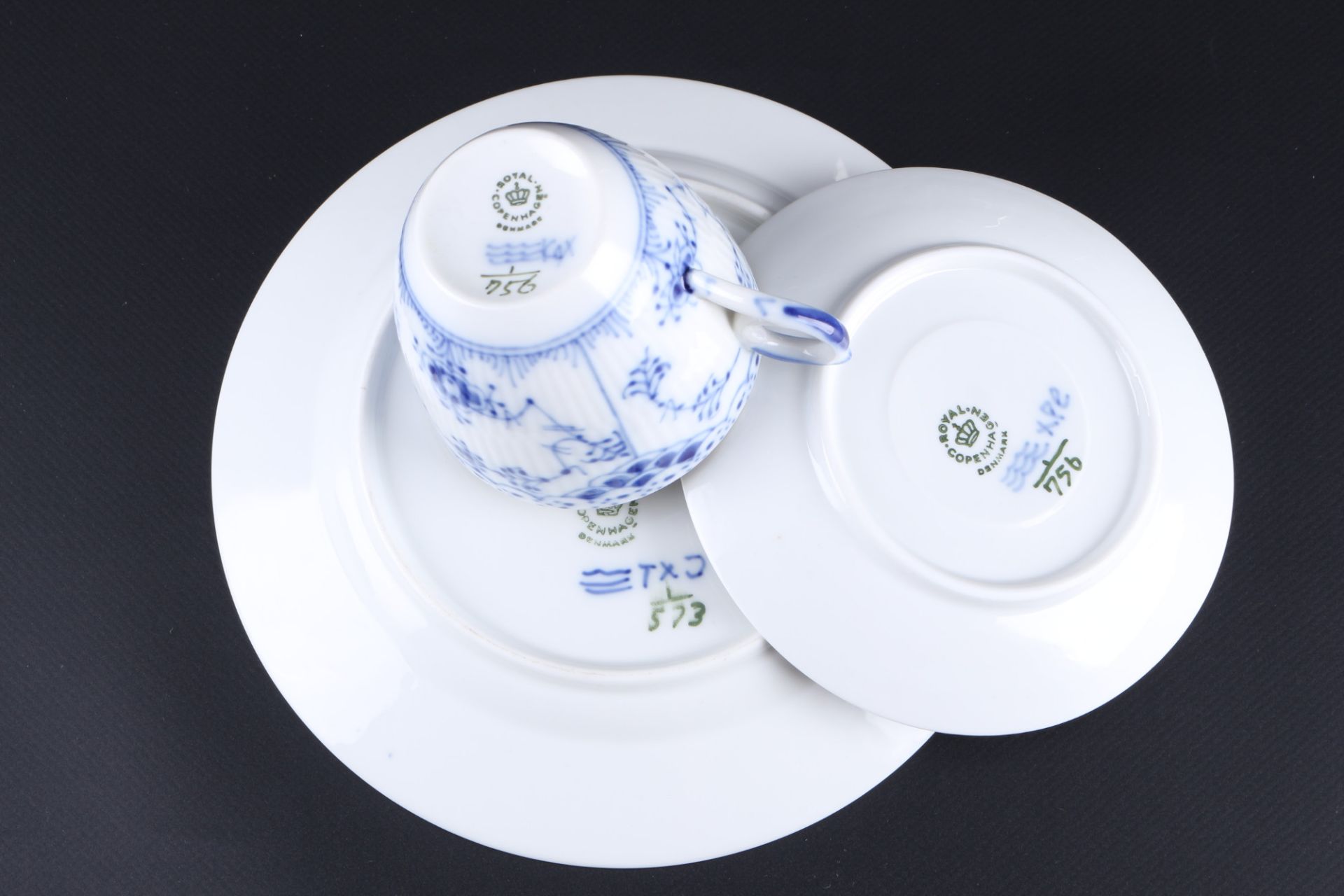 Royal Copenhagen Musselmalet 7 coffee cups with dessert plates, Kaffeegedecke, - Image 3 of 3