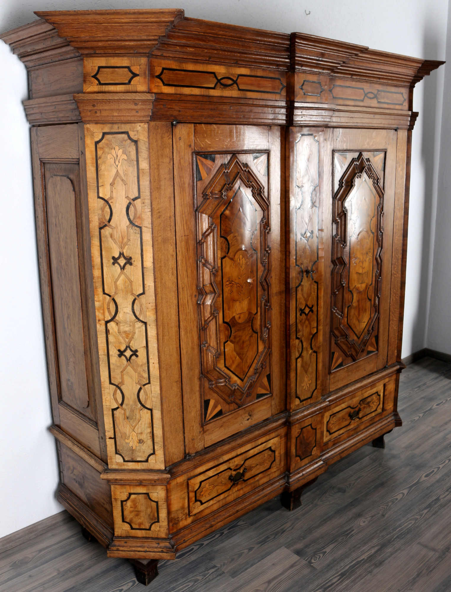 Baroque cabinet 18th century, Barockschrank 18. Jahrhundert, - Image 3 of 5