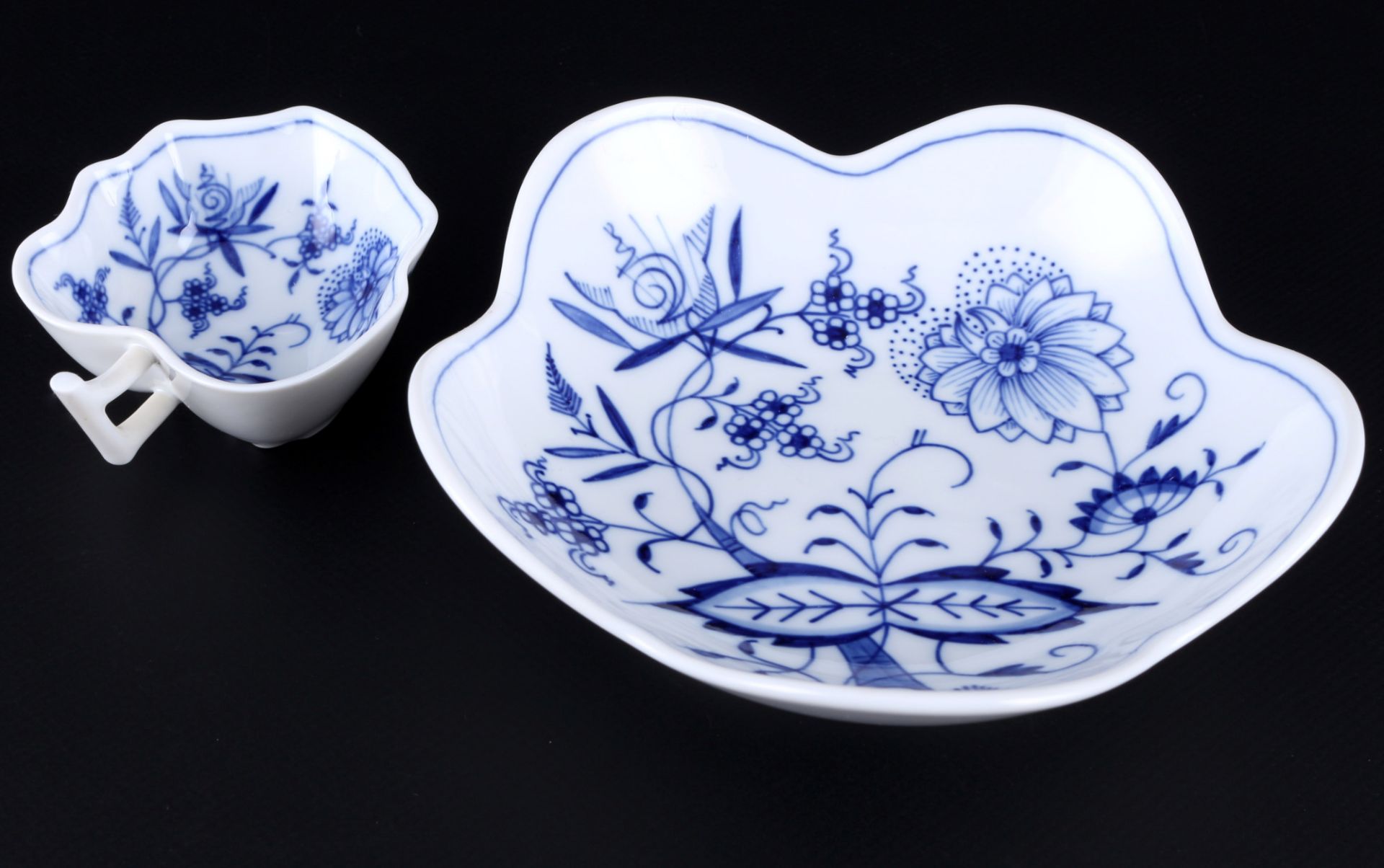 Meissen Zwiebelmuster 8-teiliges Porzellan Konvolut, porcelain lot, - Bild 4 aus 6