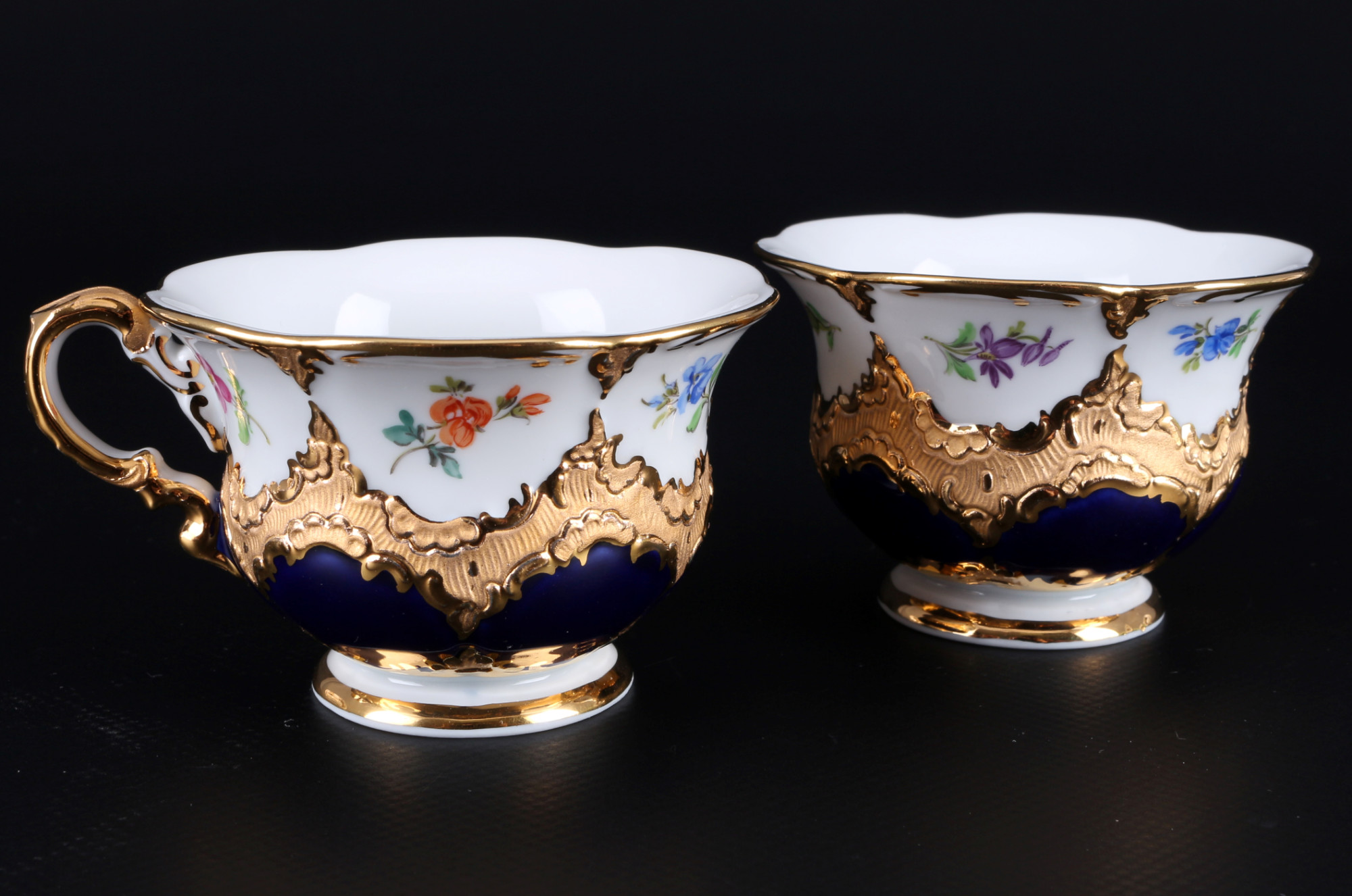 Meissen B-Form Strewn Flowers royal blue 2 mocha coffee cups with saucers, Mokkatassen, - Image 2 of 4