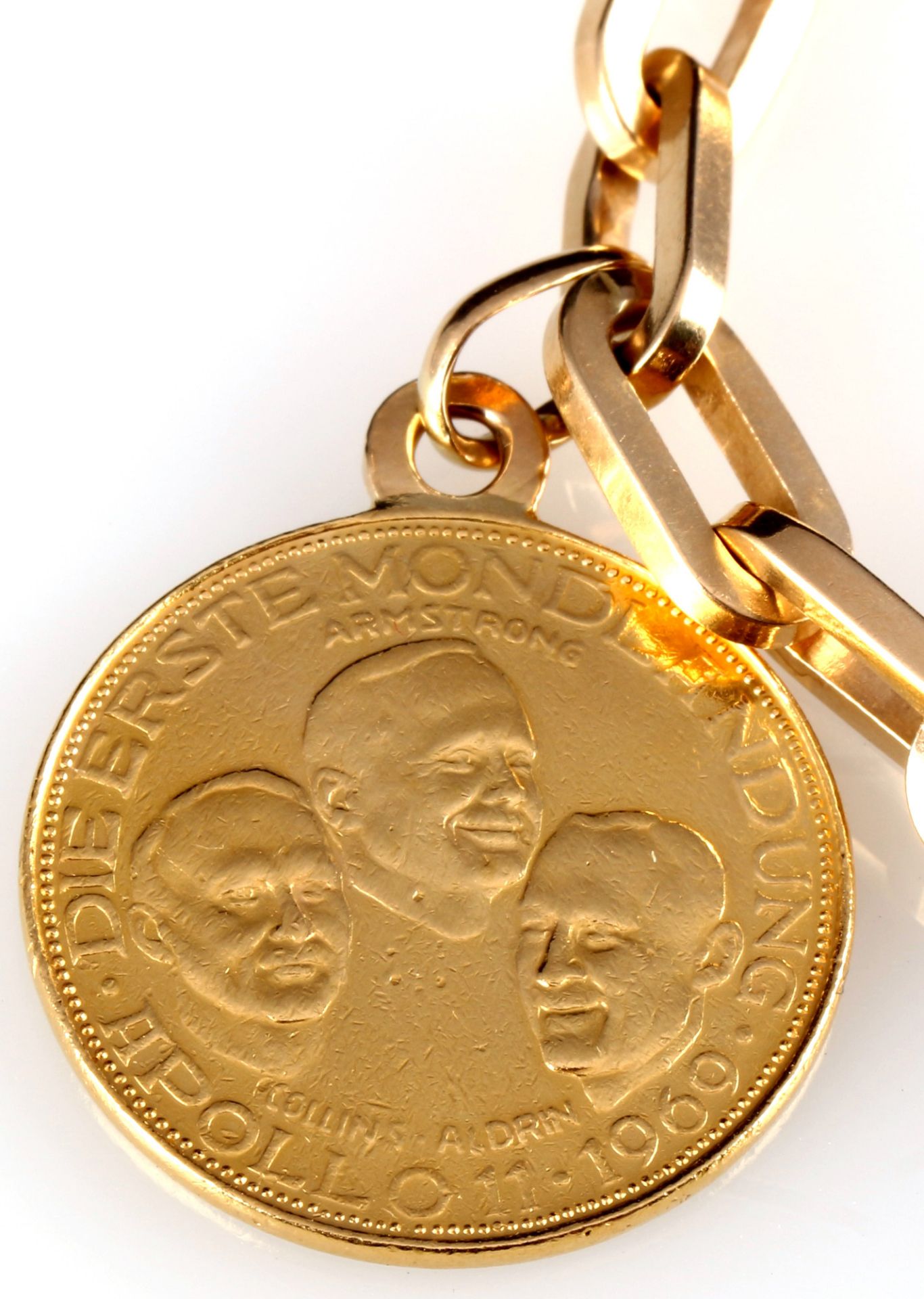 750 Gold Bettelarmband mit 3 Goldmedaillen, gold charm bracelet with gold medals, - Bild 2 aus 8