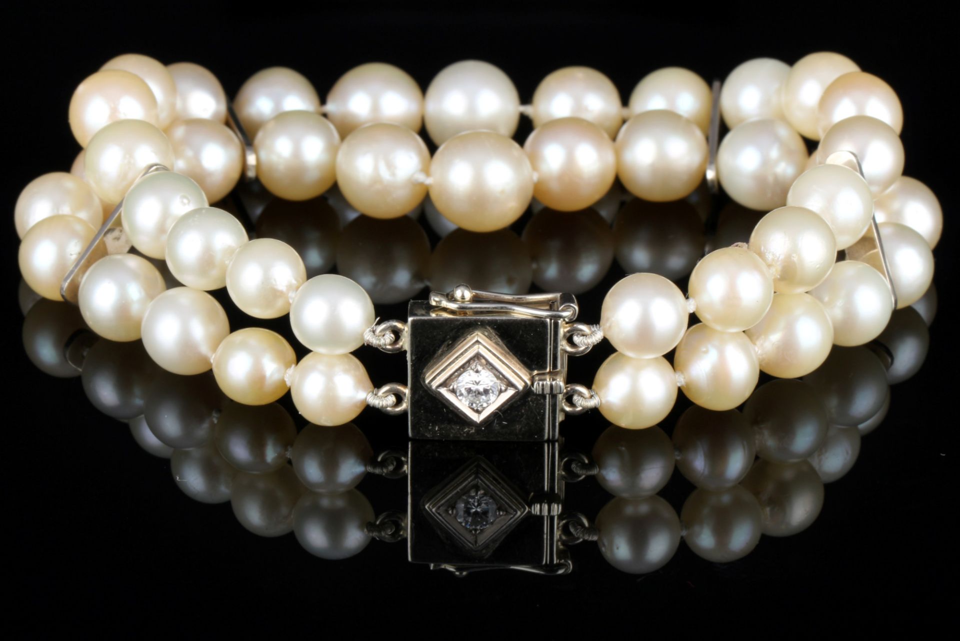 Pearl bracelet with 14K gold diamond clip, Perlenarmband mit 585 Diamant Goldverschluss,