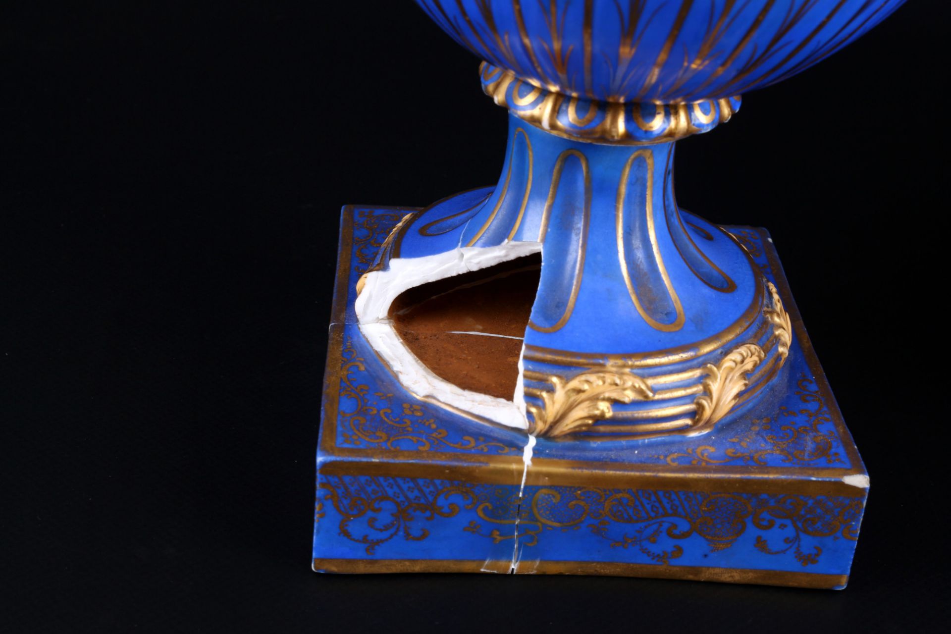 Paar Prunkvasen mit Satyrköpfen, pair of splendor vases with satyr heads, - Bild 8 aus 9