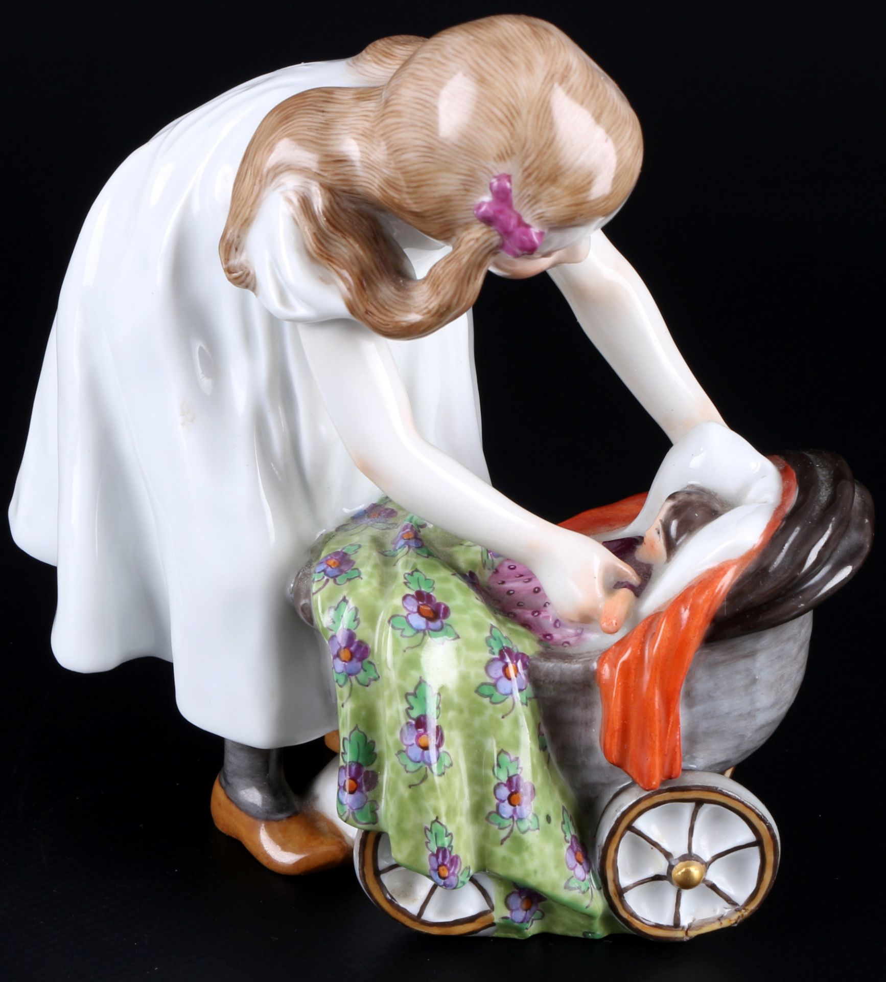 Meissen Hentschelkind mit Puppenwagen 1.Wahl, Knaufmarke, Hentschel child with doll buggy 1st choice