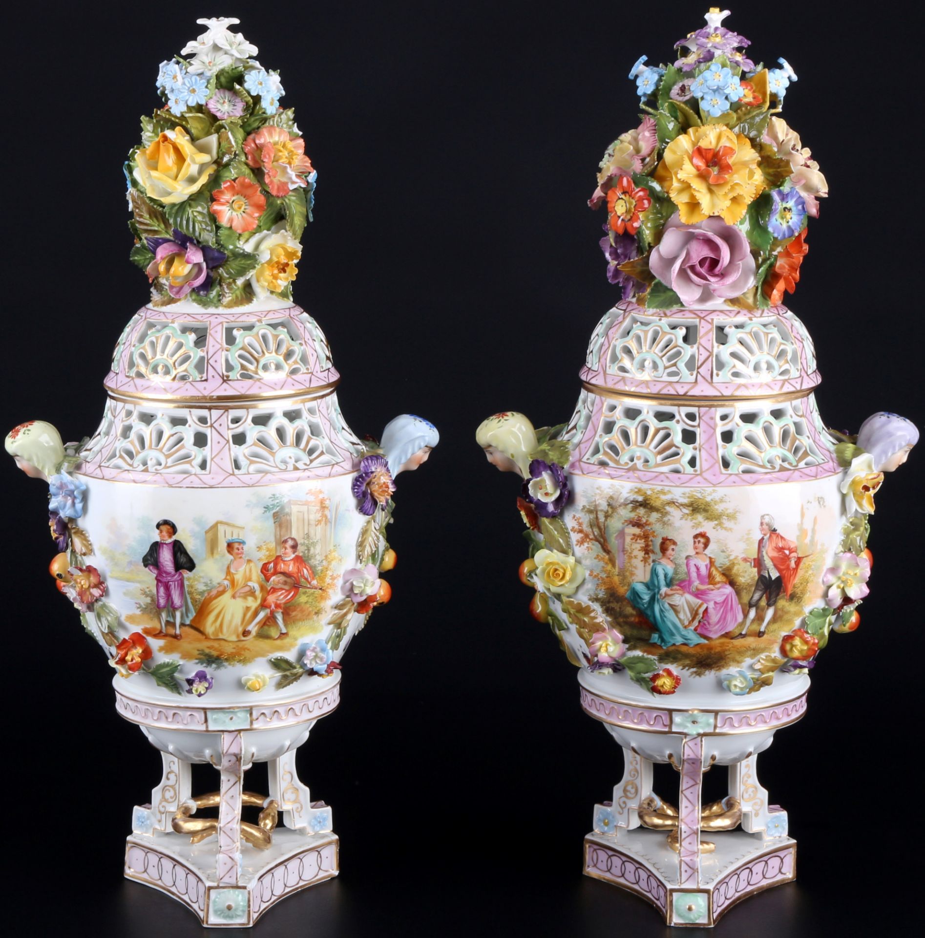 Potschappel Dresden pair of lidded potpourri vases with figure scenery and flower bouquet, Paar Potp