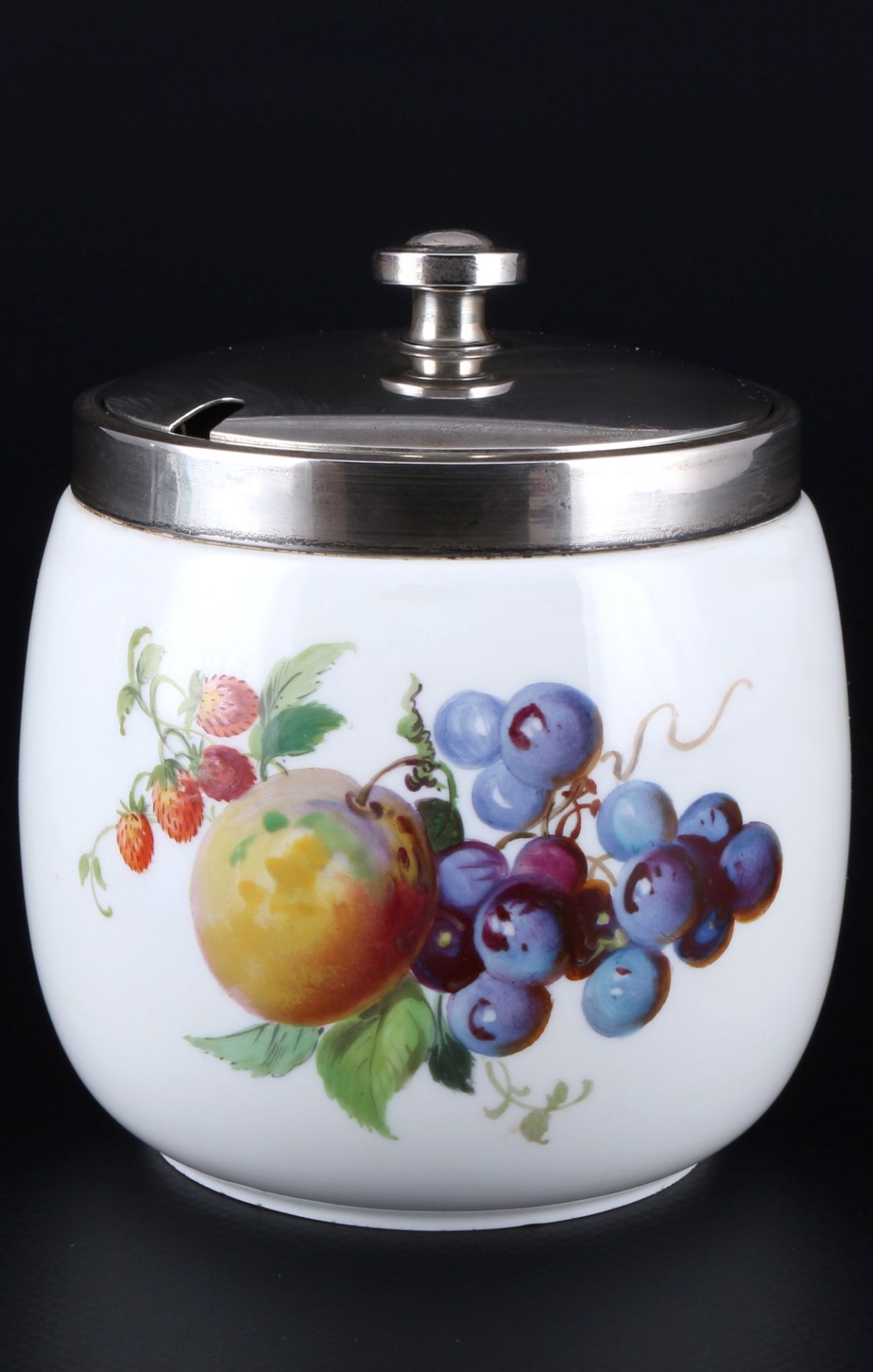 Meissen Fruits jam lidded box with sterling silver mount 1st choice, Kompott-Deckeldose mit 925 Silb