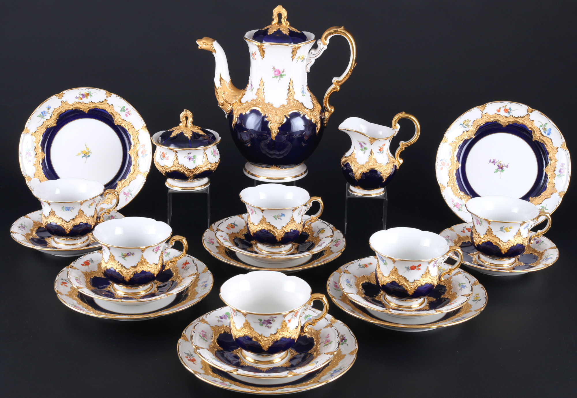 Meissen B-Form Strewn Flowers royal blue coffee service for 6 persons, Kaffeeservice für 6 Personen,