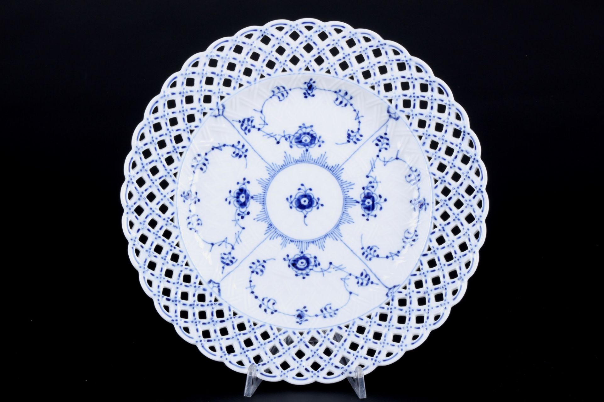 Royal Copenhagen Musselmalet Vollspitze 2 Prunkteller 1098, full lace splendor plates 1st choice, - Bild 2 aus 3