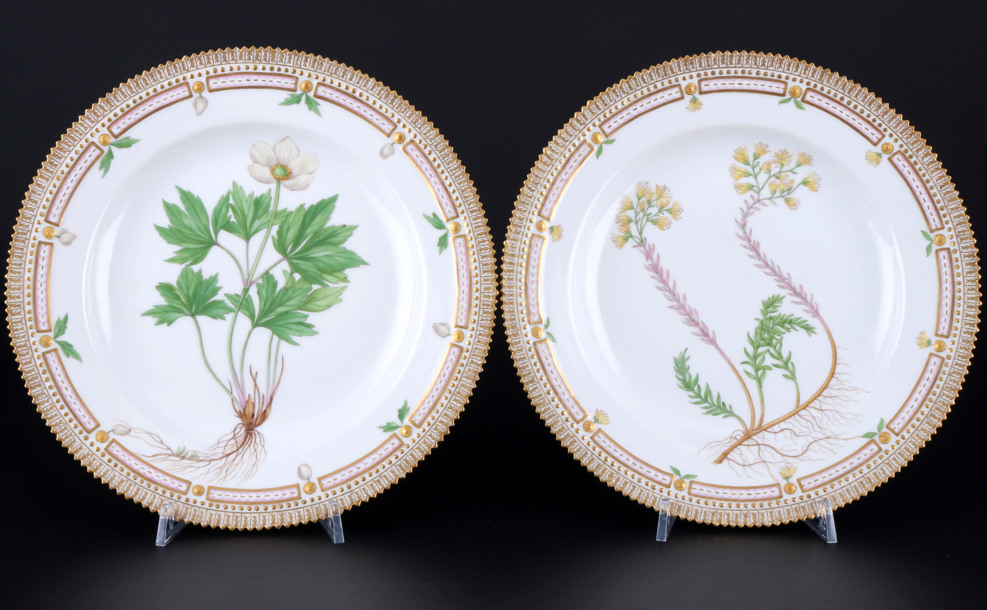 Royal Copenhagen Flora Danica 2 dinner plates 3549 1st choice, Speiseteller,