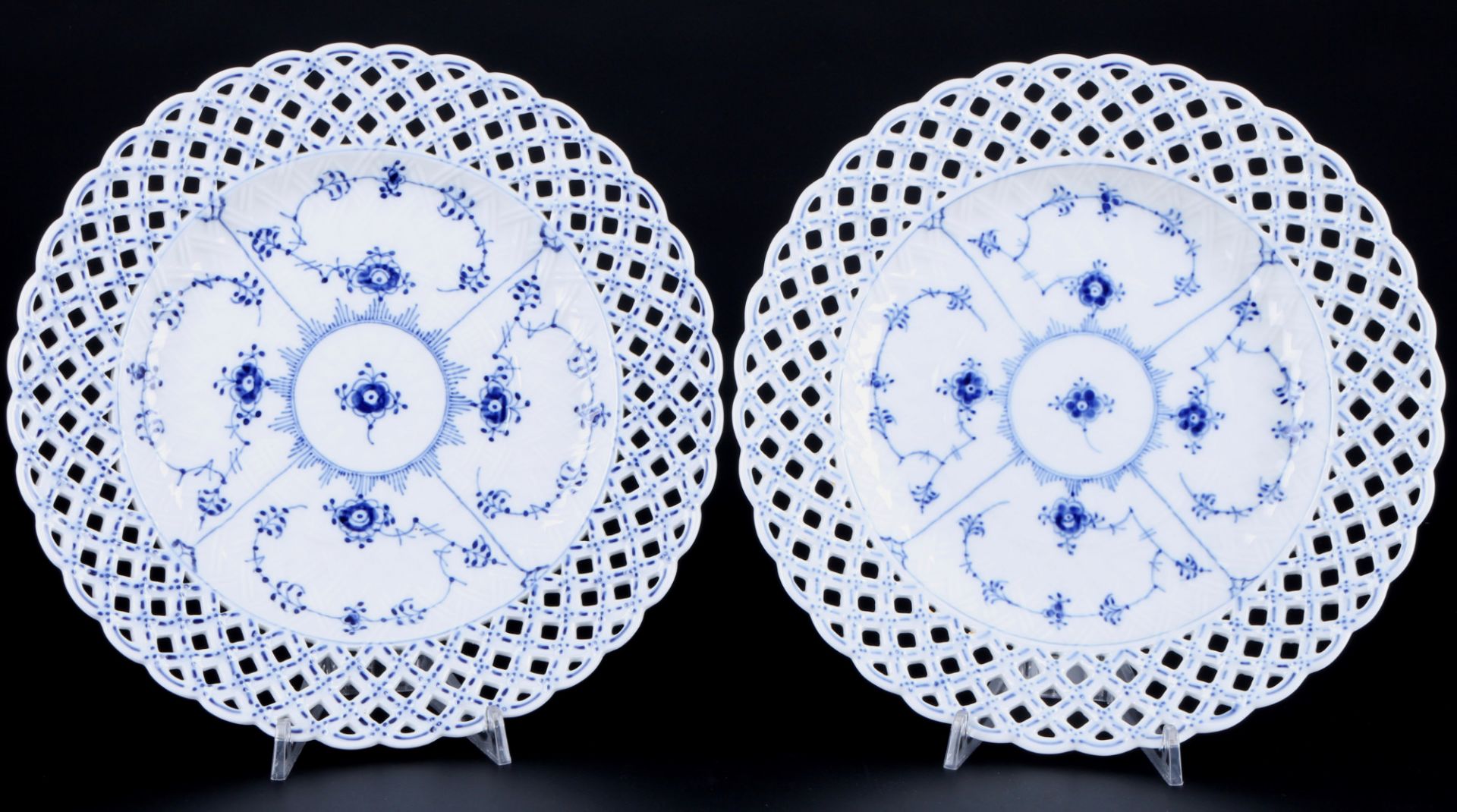 Royal Copenhagen Musselmalet Vollspitze 2 Prunkteller 1098, full lace splendor plates 1st choice,