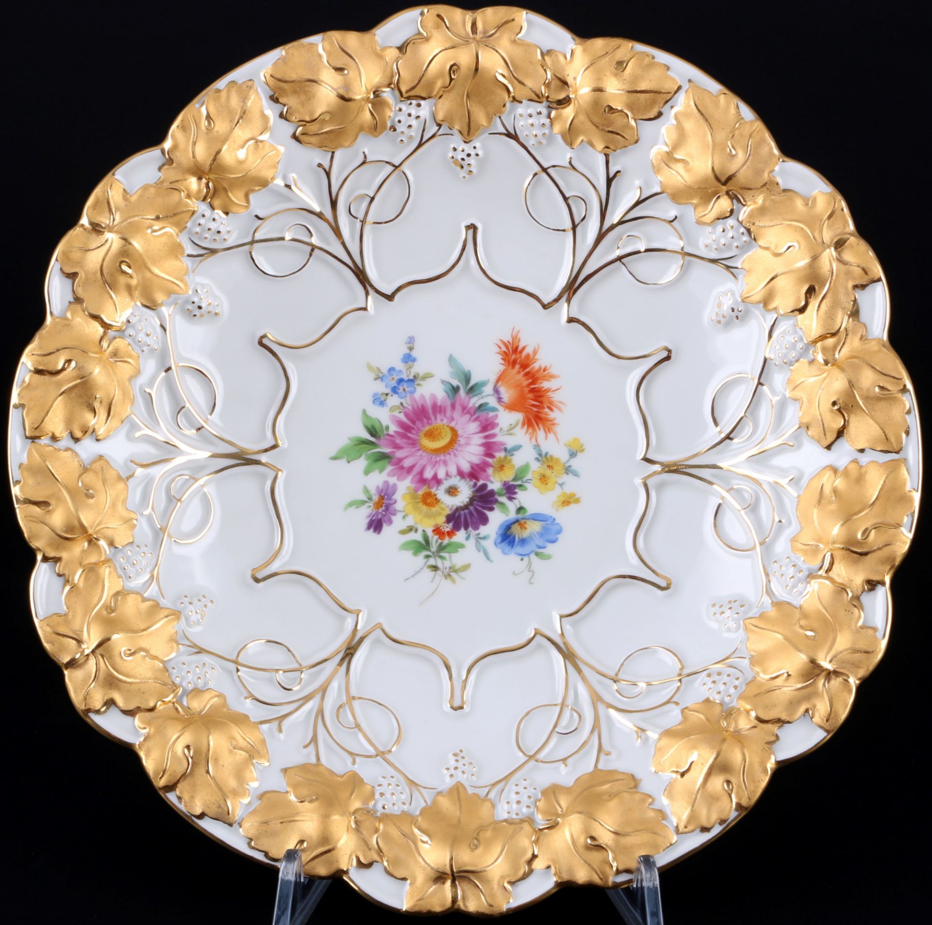 Meissen Blumenbukett Prunkschale mit Efeurelief 1.Wahl, splendor plate 1st choice,