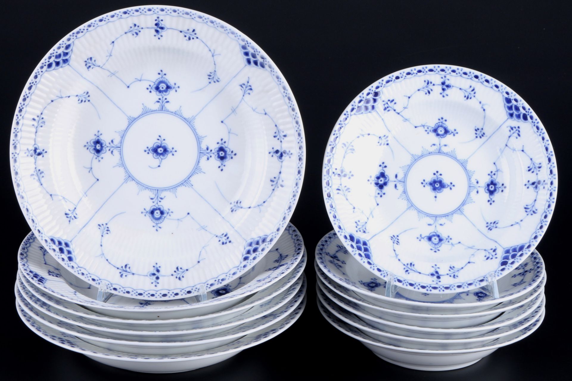 Royal Copenhagen Musselmalet 12 Suppenteller 565/567, soup plates,