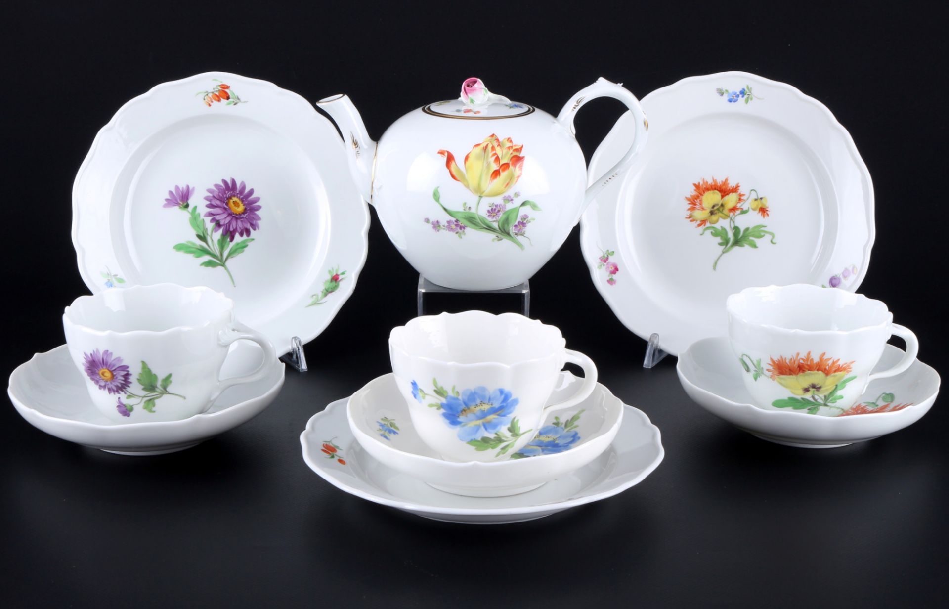 Meissen Flowers small tea pot and 3 cups with dessert plates, kleine Teekanne mit 3 Gedecken,