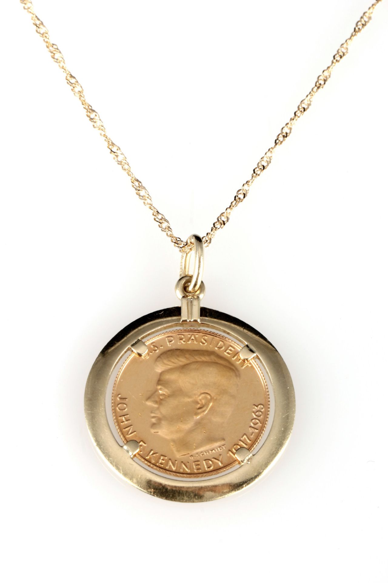 900 Gold J.F. Kennedy Medaille an 750 Gold Halskette, 21,6K gold medal on18K gold necklace,