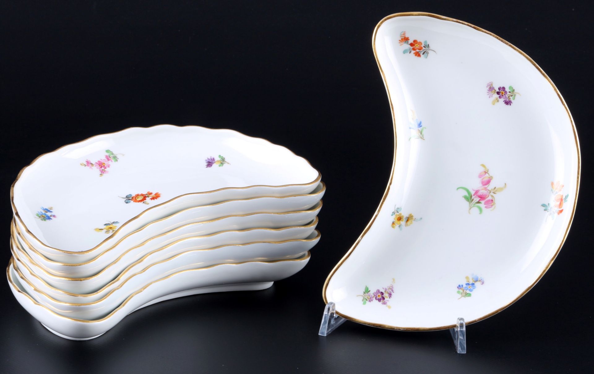 Meissen Streublümchen 7 Halbmondteller 1.Wahl, Knaufmarke, crescent plates 1st choice,