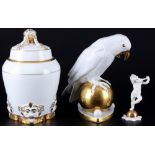 Hutschenreuther Deckelvase mit Papagei und Putte, lidded vase with parrot and cupid,