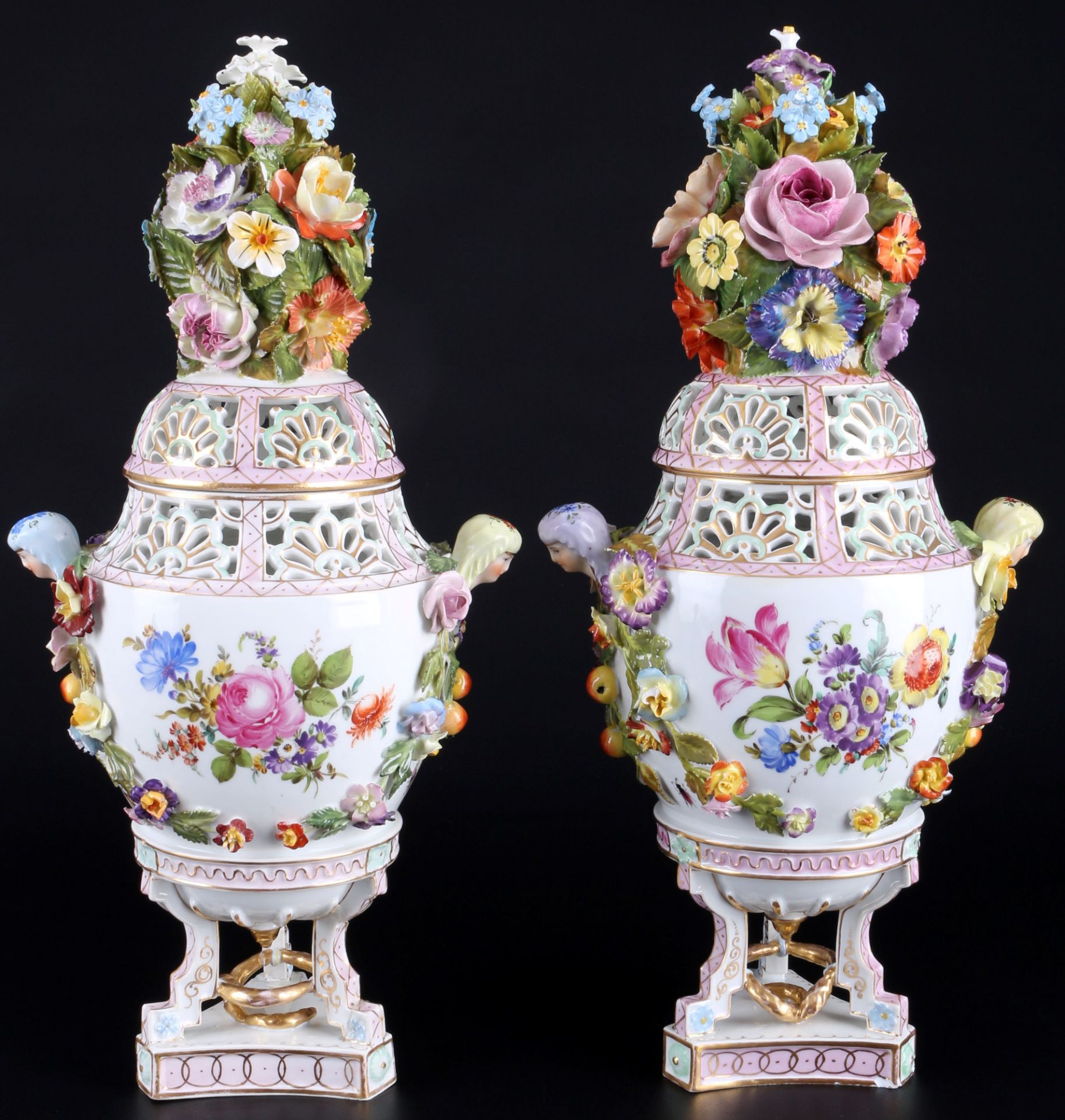 Potschappel Dresden Paar Potpourri-Vasen mit Figurenszenerie und Blumenbukett, pair of lidded potpou - Bild 5 aus 11