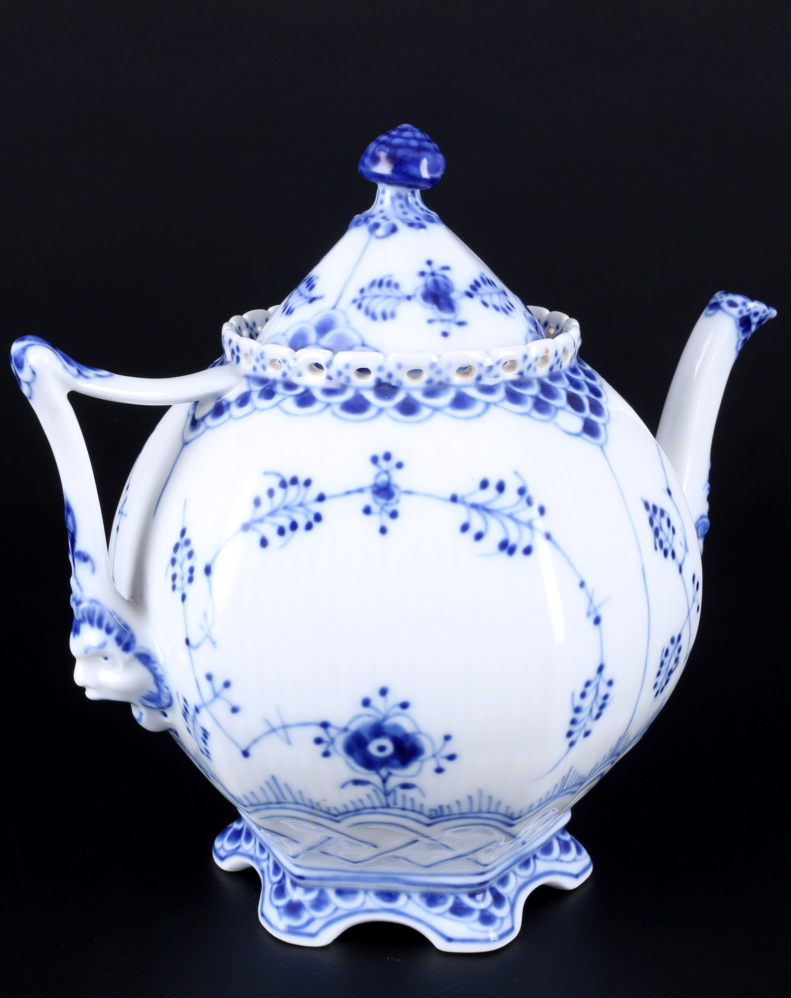 Royal Copenhagen Musselmalet Full Lace tea pot 1118 1st choice, Vollspitze Teekanne, - Image 3 of 4