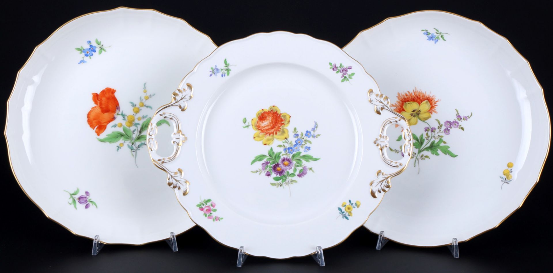 Meissen Blume 2 große Schalen und Henkelplatte, large bowls and handled plate,