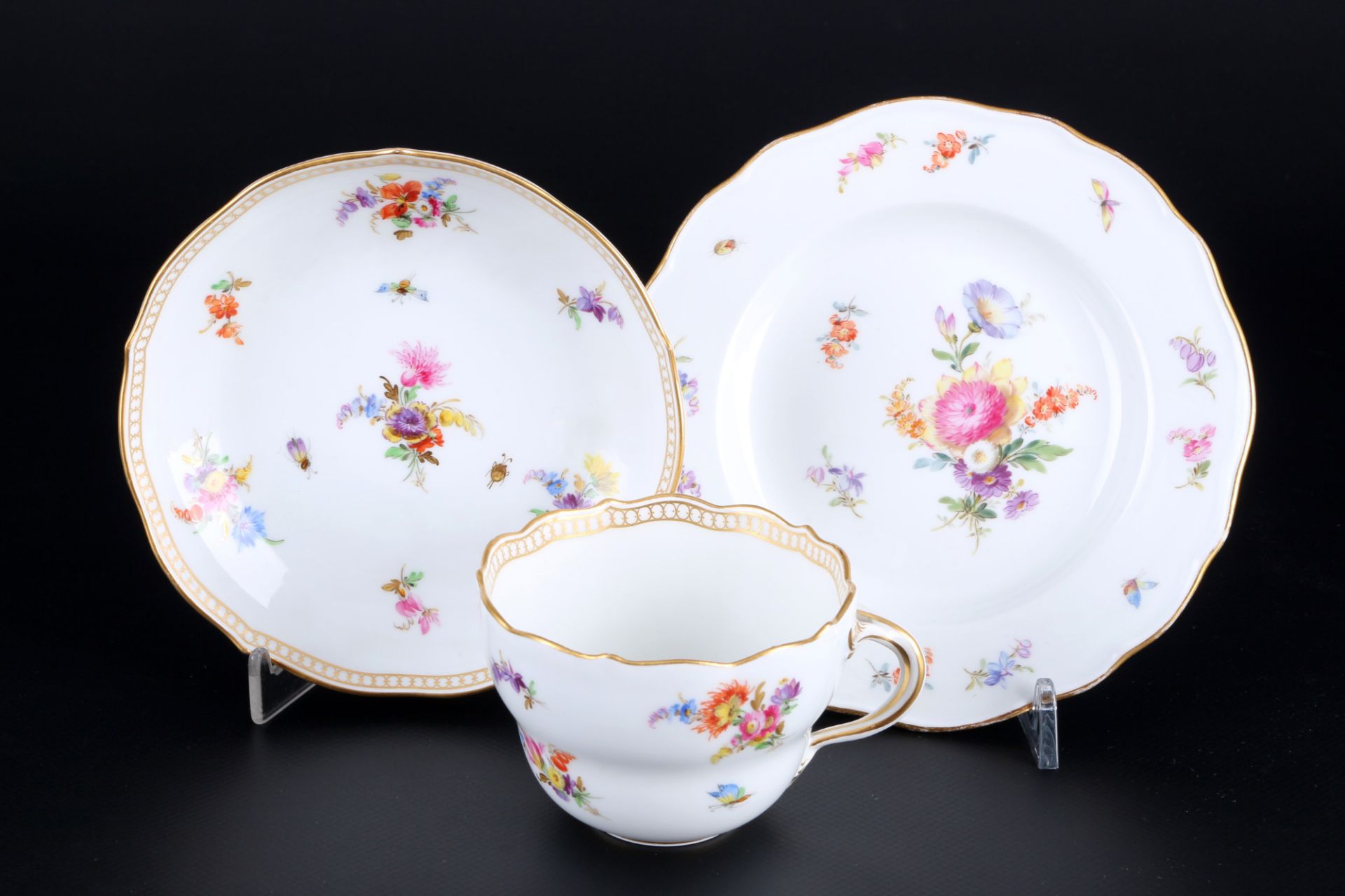 Meissen Flower Bouquet with Insects 8 cups with dessert plates 1st choice, knob mark, Gedecke 1.Wahl - Image 3 of 6